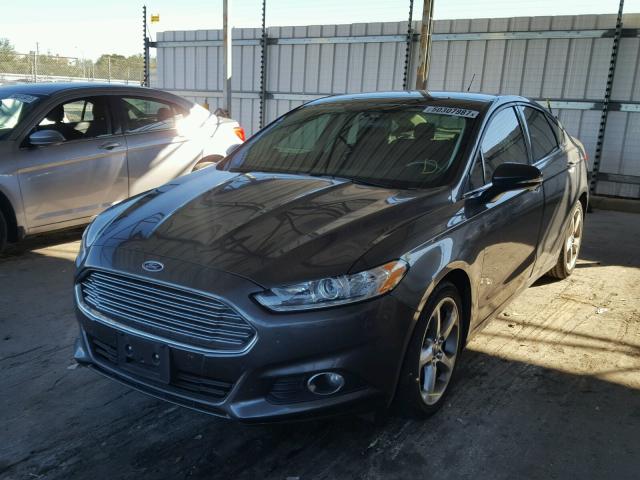 3FA6P0H71FR122792 - 2015 FORD FUSION SE GRAY photo 2