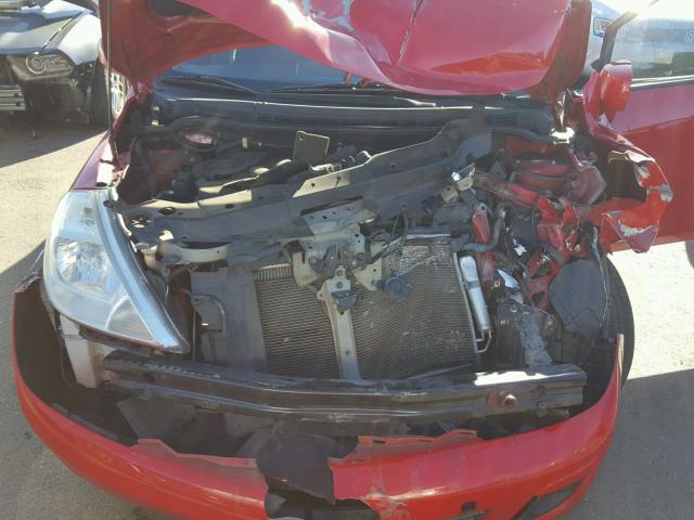 3N1BC13E09L478144 - 2009 NISSAN VERSA S RED photo 7