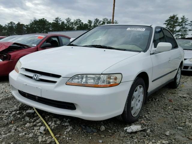 JHMCG6650XC018830 - 1999 HONDA ACCORD LX WHITE photo 2