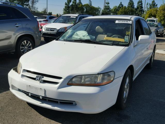 1HGCG1656YA101603 - 2000 HONDA ACCORD EX WHITE photo 2