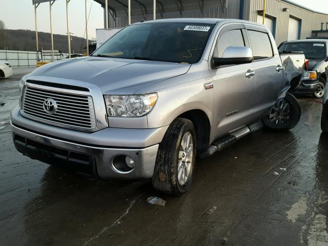 5TFHW5F1XDX286886 - 2013 TOYOTA TUNDRA CRE SILVER photo 2