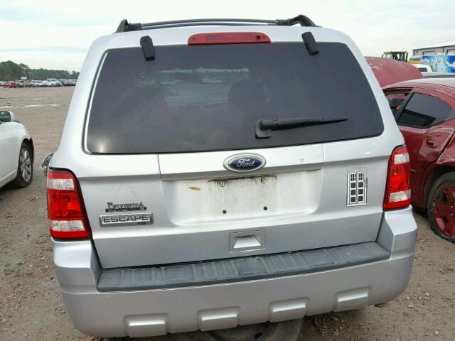 1FMCU0D75AKB24730 - 2010 FORD ESCAPE XLT SILVER photo 10