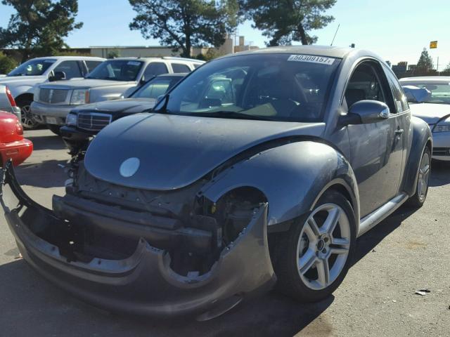 3VWCD31C24M412593 - 2004 VOLKSWAGEN NEW BEETLE ნაცრისფერი ფოტო 2