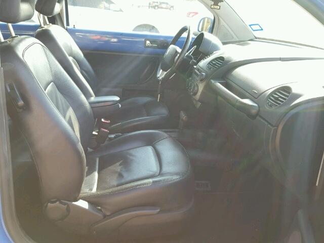 3VWCC21C31M427631 - 2001 VOLKSWAGEN NEW BEETLE 蓝色 照片 5
