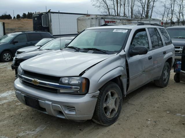 1GNDT13S782119523 - 2008 CHEVROLET TRAILBLAZE SILVER photo 2