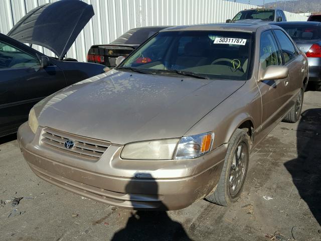 JT2BF22KXW0084413 - 1998 TOYOTA CAMRY CE GOLD photo 2