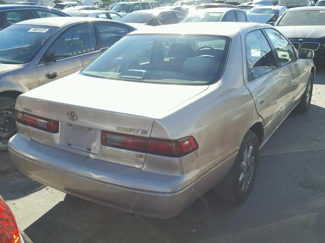 JT2BF22KXW0084413 - 1998 TOYOTA CAMRY CE GOLD photo 4