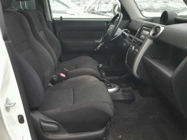 JTLKT334164042912 - 2006 TOYOTA SCION XB Ақ фото 5