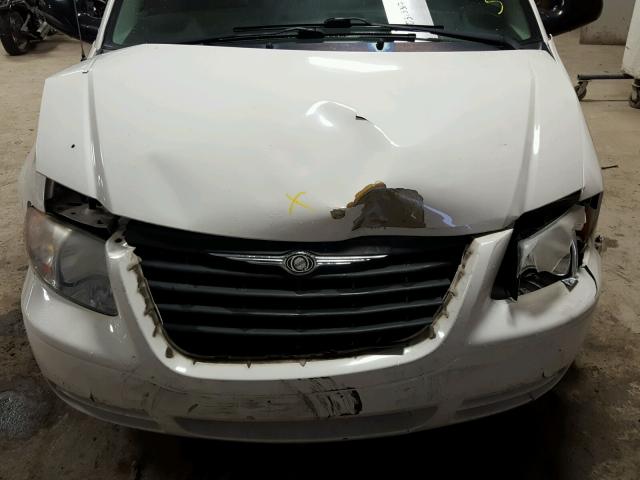 1A4GP45R76B506263 - 2006 CHRYSLER TOWN & COU WHITE photo 7