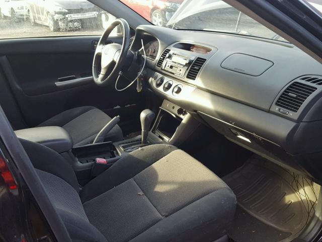 4T1BE30K06U138566 - 2006 TOYOTA CAMRY LE შავი ფოტო 5