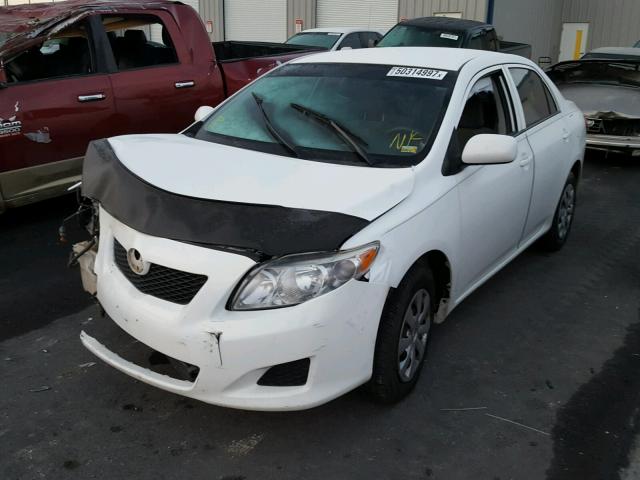 1NXBU40E79Z089311 - 2009 TOYOTA COROLLA BA WHITE photo 2