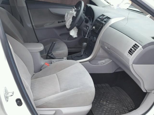 1NXBU40E79Z089311 - 2009 TOYOTA COROLLA BA WHITE photo 5