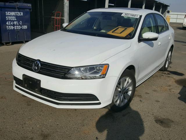 3VWD17AJ9FM256798 - 2015 VOLKSWAGEN JETTA SE WHITE photo 2