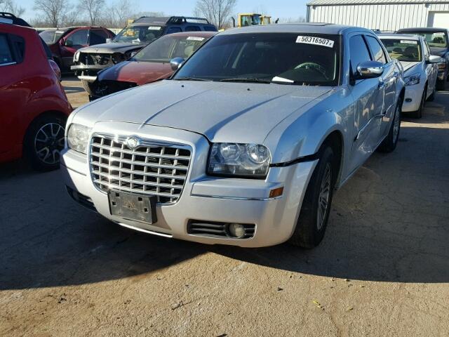 2C3CA5CV5AH326067 - 2010 CHRYSLER 300 TOURIN SILVER photo 2