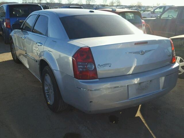 2C3CA5CV5AH326067 - 2010 CHRYSLER 300 TOURIN SILVER photo 3