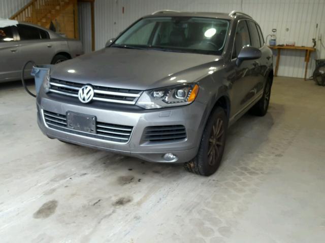 WVGFF9BP4BD000288 - 2011 VOLKSWAGEN TOUAREG V6 GRAY photo 2