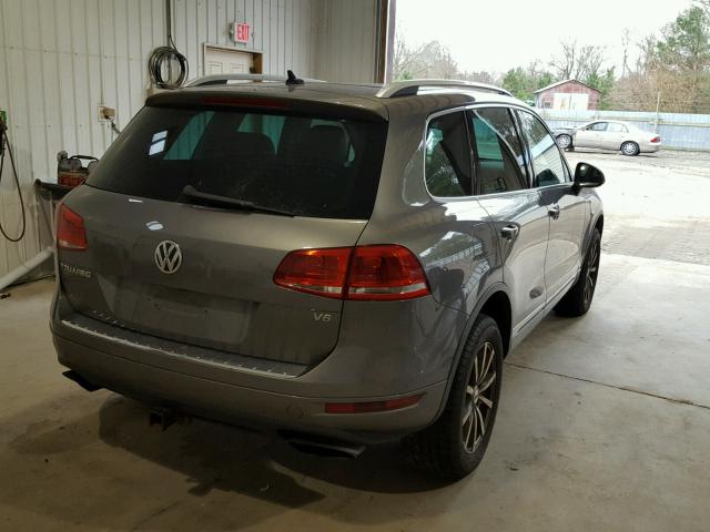 WVGFF9BP4BD000288 - 2011 VOLKSWAGEN TOUAREG V6 GRAY photo 4