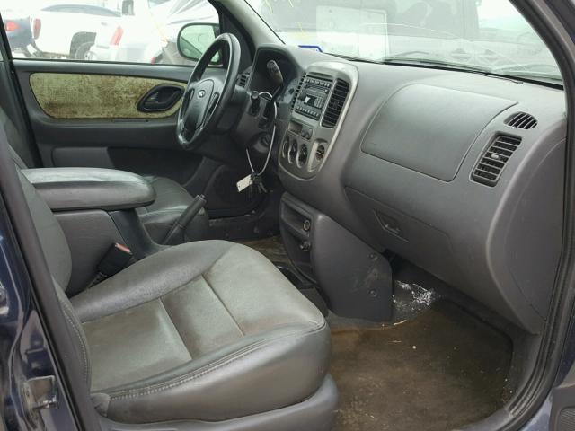 1FMYU03164KA15944 - 2004 FORD ESCAPE XLT BLUE photo 5