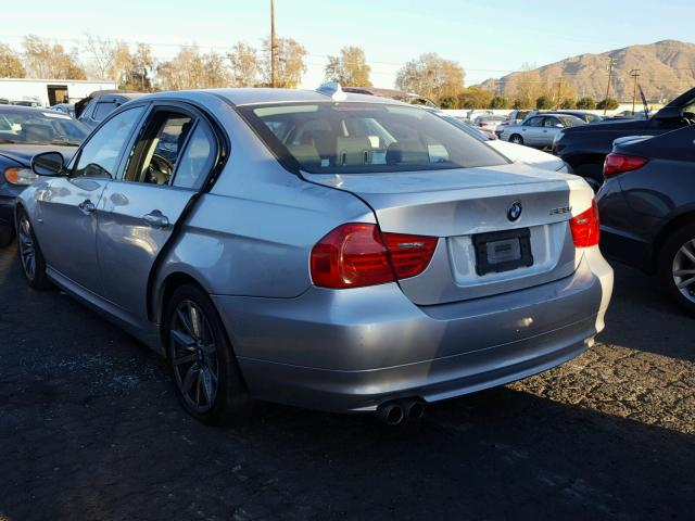 WBAPH53559A435757 - 2009 BMW 328 I SULE SILVER photo 3