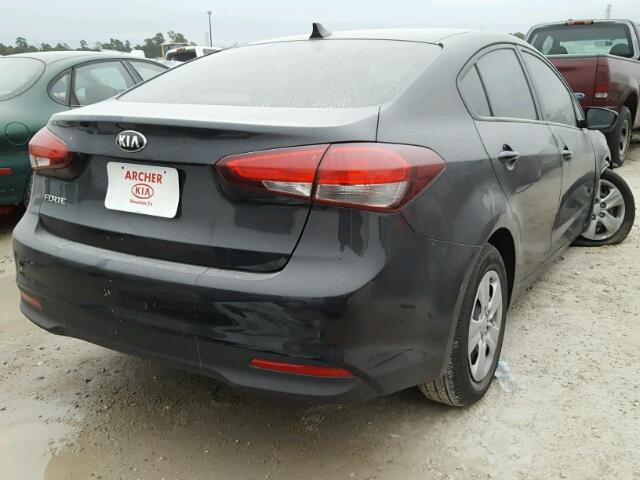 3KPFK4A75HE057675 - 2017 KIA FORTE LX BLACK photo 4