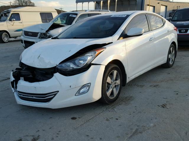 5NPDH4AE9DH169499 - 2013 HYUNDAI ELANTRA GL WHITE photo 2