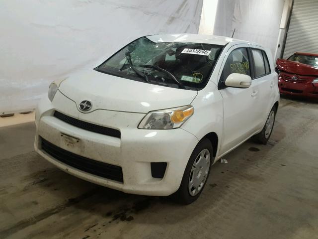 JTKKU4B4XAJ050560 - 2010 TOYOTA SCION XD WHITE photo 2