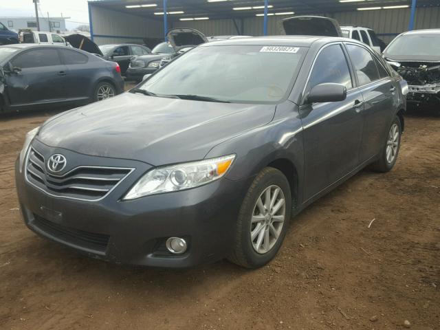 4T1BK3EK6AU597952 - 2010 TOYOTA CAMRY SE GRAY photo 2