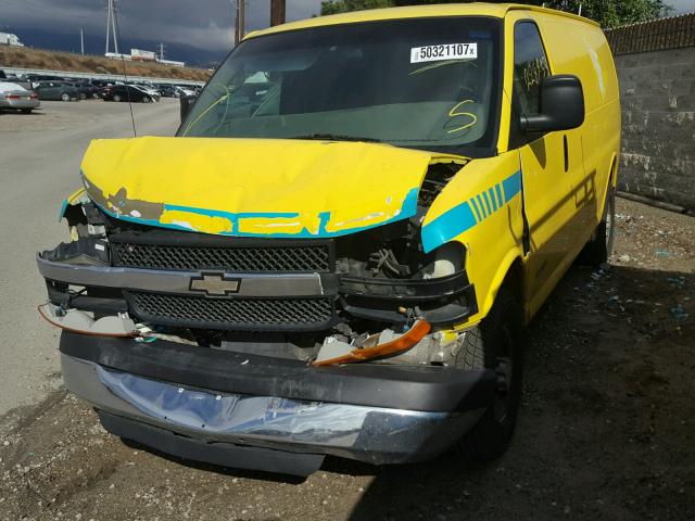 1GCGG25V751233210 - 2005 CHEVROLET EXPRESS G2 YELLOW photo 2