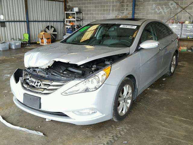 5NPEC4AC2DH601870 - 2013 HYUNDAI SONATA SE SILVER photo 2