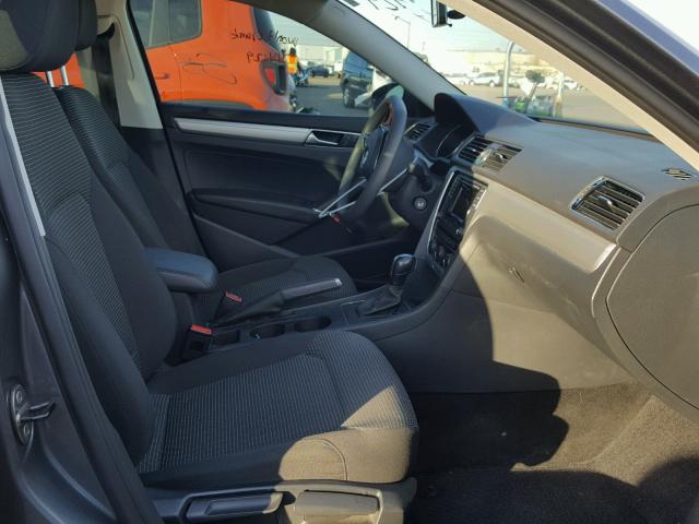 1VWAT7A30HC016736 - 2017 VOLKSWAGEN PASSAT S رمادي صورة 5
