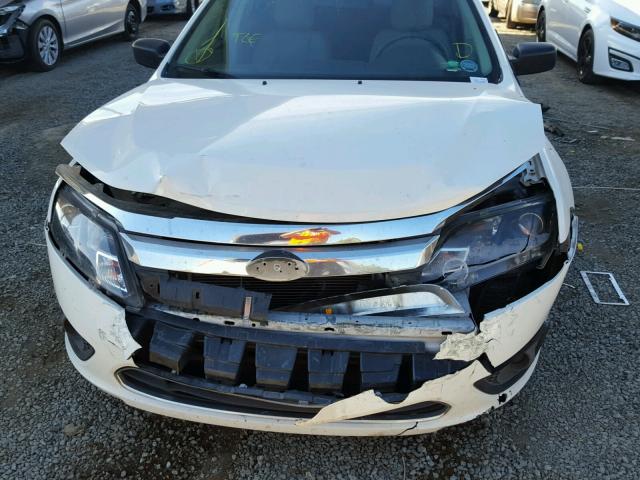 3FAHP0GA2CR333744 - 2012 FORD FUSION S WHITE photo 9