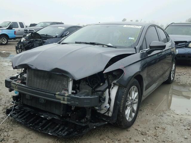 3FA6P0HD7HR251919 - 2017 FORD FUSION SE GRAY photo 2