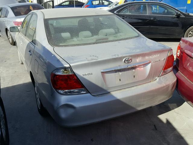 4T1BE32K95U095518 - 2005 TOYOTA CAMRY LE ვერცხლისფერი ფოტო 3