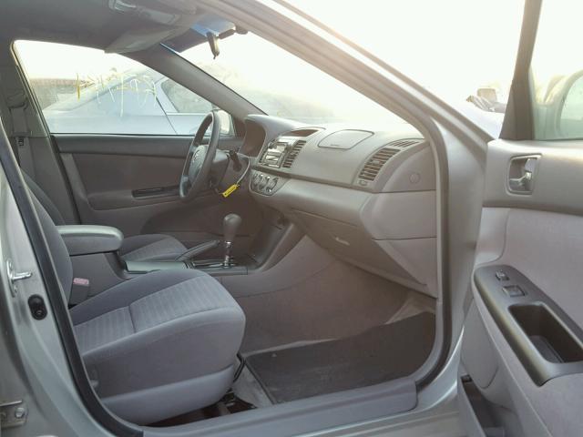 4T1BE32K95U095518 - 2005 TOYOTA CAMRY LE SILVER photo 5