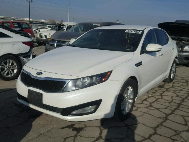 KNAGM4A72D5390692 - 2013 KIA OPTIMA LX WHITE photo 2