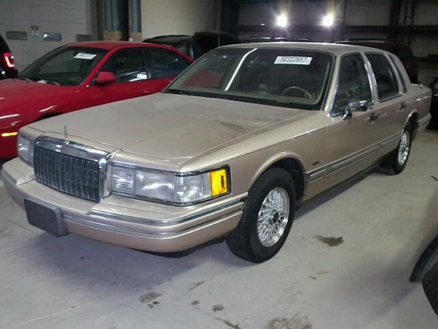 1LNLM81W0PY631633 - 1993 LINCOLN TOWN CAR E BEIGE photo 2