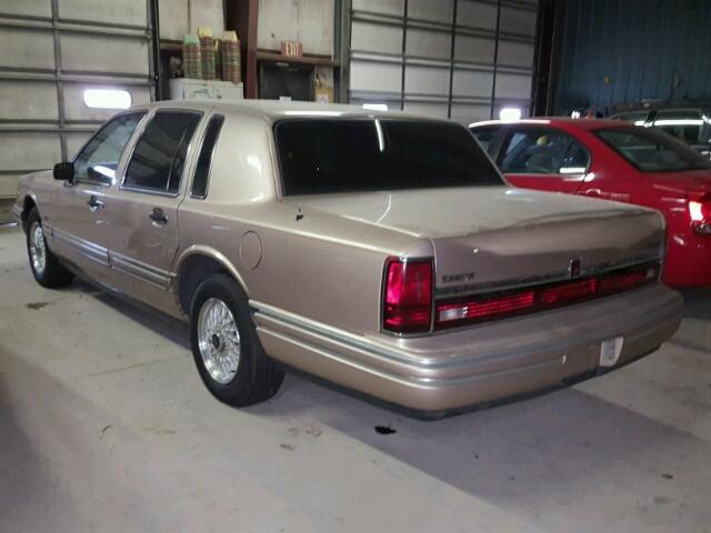 1LNLM81W0PY631633 - 1993 LINCOLN TOWN CAR E BEIGE photo 3