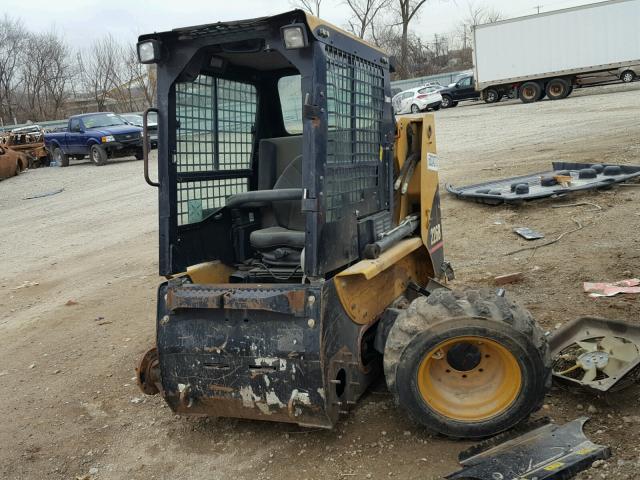 CAT0226BAMJH05842 - 2006 CATERPILLAR SKIDSTEER YELLOW photo 2