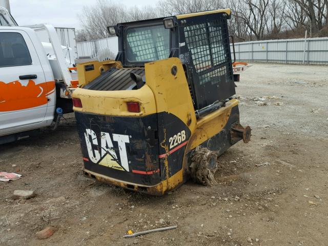 CAT0226BAMJH05842 - 2006 CATERPILLAR SKIDSTEER YELLOW photo 4