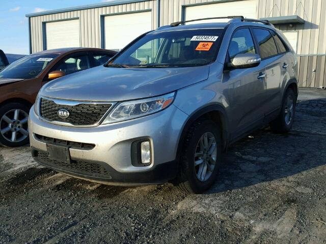 5XYKTCA65FG554674 - 2015 KIA SORENTO LX SILVER photo 2