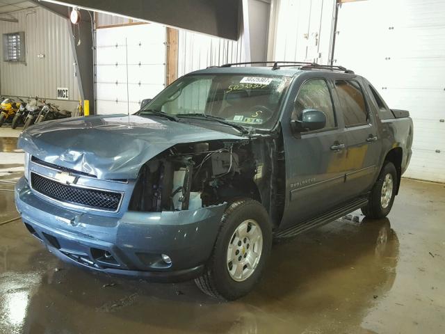 3GNTKFE36BG395790 - 2011 CHEVROLET AVALANCHE BLUE photo 2