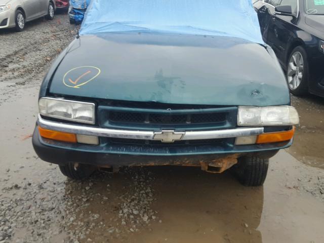 1GNCS13W2W2216966 - 1998 CHEVROLET BLAZER GREEN photo 7