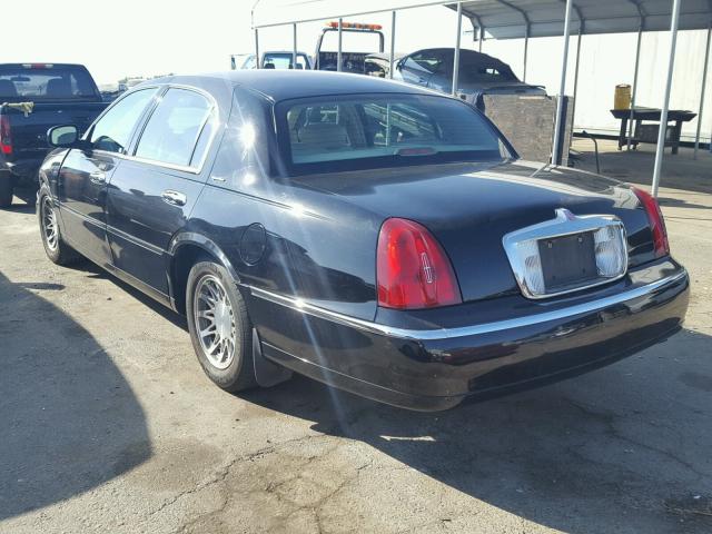 1LNHM82WX2Y610642 - 2002 LINCOLN TOWN CAR S BLACK photo 3