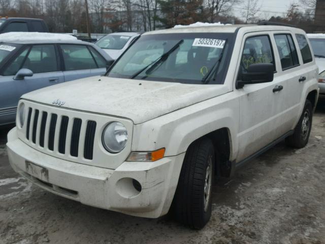 1J8FF28W28D688643 - 2008 JEEP PATRIOT SP WHITE photo 2