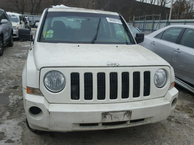 1J8FF28W28D688643 - 2008 JEEP PATRIOT SP WHITE photo 9