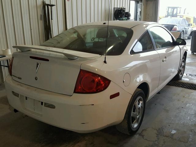 1G2AL18F487239441 - 2008 PONTIAC G5 WHITE photo 4