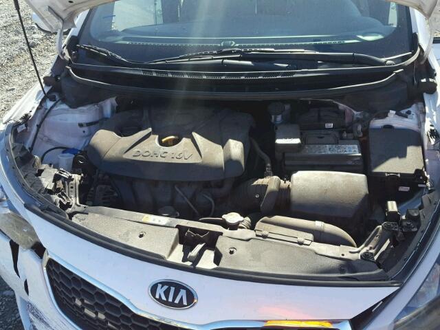 KNAFK4A63E5073756 - 2014 KIA FORTE LX WHITE photo 7