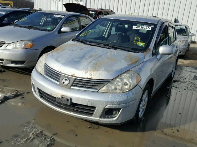 3N1BC13E47L361776 - 2007 NISSAN VERSA S SILVER photo 2