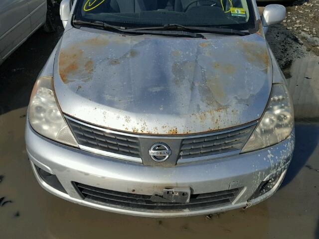 3N1BC13E47L361776 - 2007 NISSAN VERSA S SILVER photo 9