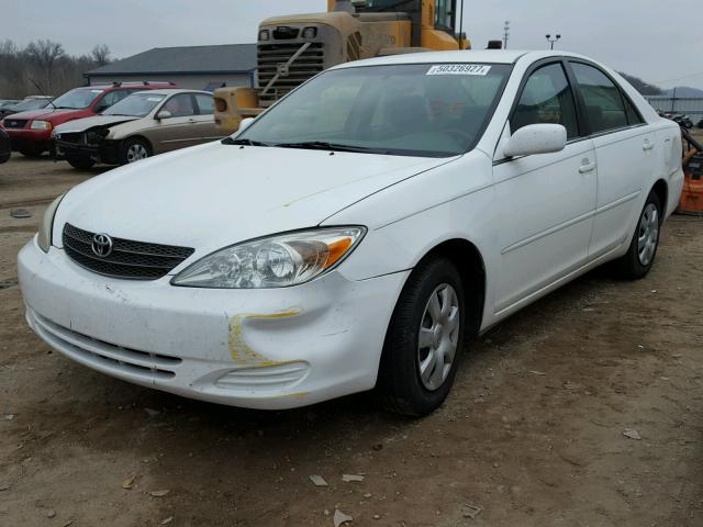 4T1BE32K22U044325 - 2002 TOYOTA CAMRY LE WHITE photo 2